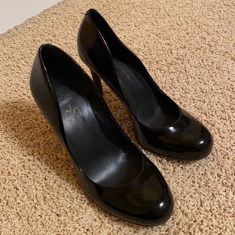 Jessica Simpson black patent pumps